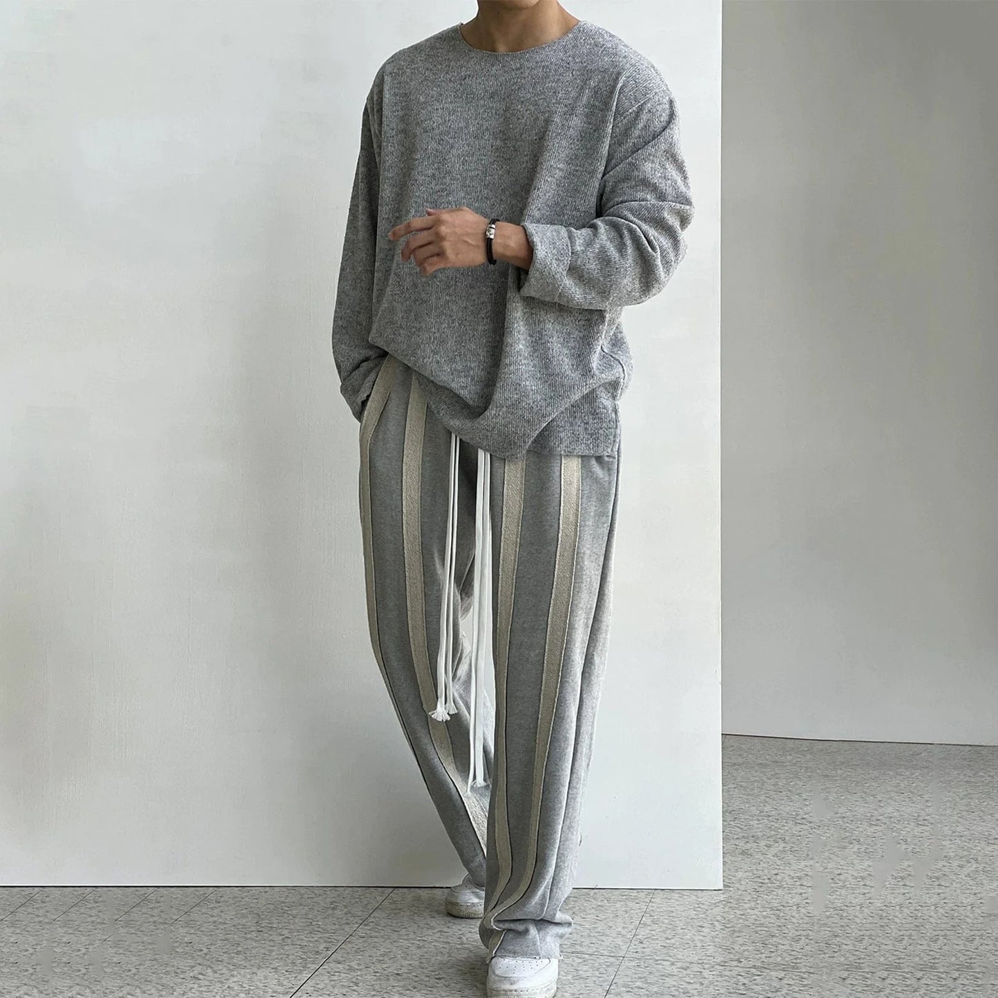 Loose-Fit  LONG SLEEVE